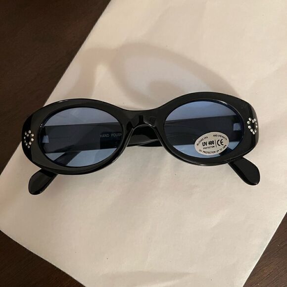 NWOT black oval sunnies with little rhinestone hearts UV 400 - Picture 5 of 9